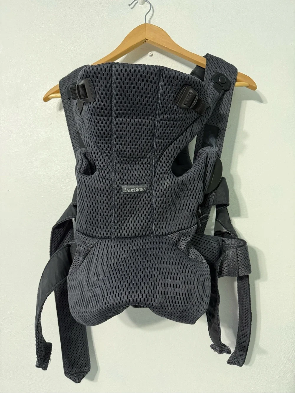 BabyBjörn Move in Anthracite - Picture 4 of 16